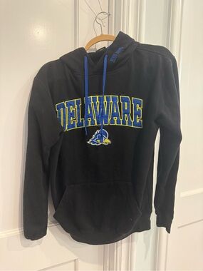 Colosseum Black Crewneck Sweatshirt with Blue and Yellow Delaware Logo